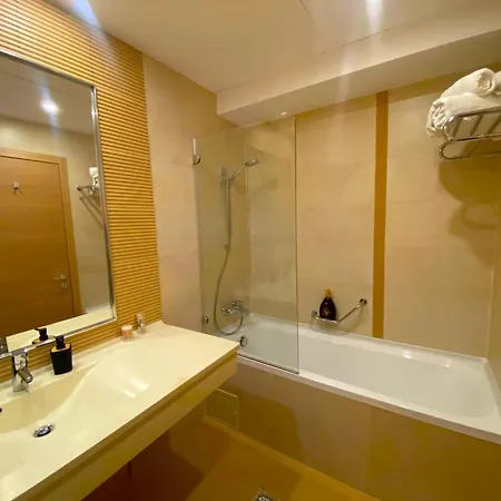 Yamaluxe - Modern & Spacious With Beautifull View Apartmán *